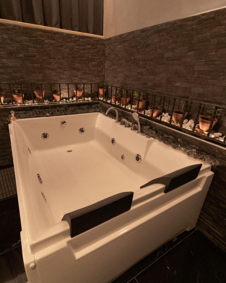 Deluxe Suite Spa Bath,1742905472:JPEG